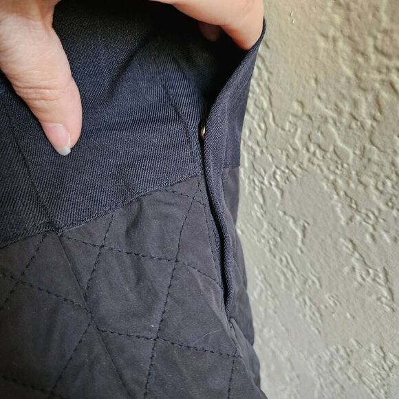 Under Armour Reversible Iowa Hawkeyes Vest - Picture 6 of 12